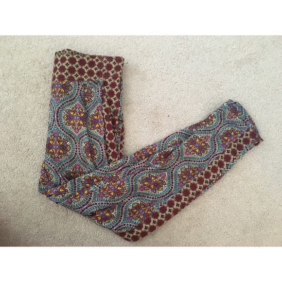 Patterned Ankle Pants - Picture 3 of 8